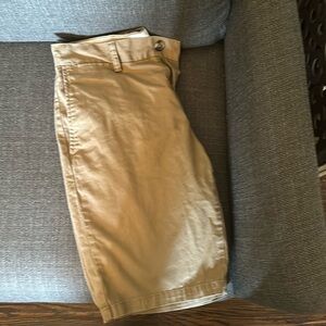 Old Navy men’s khaki shorts. Ultimate slim 29